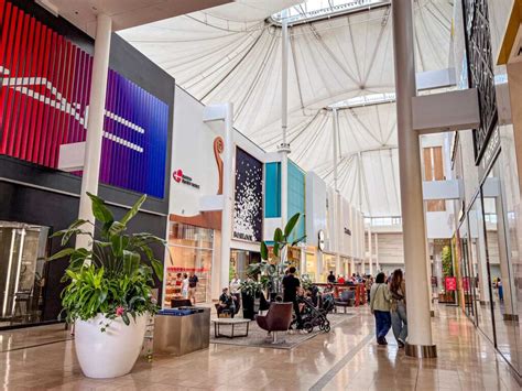 THE 10 CLOSEST Hotels to CF Sherway Gardens .